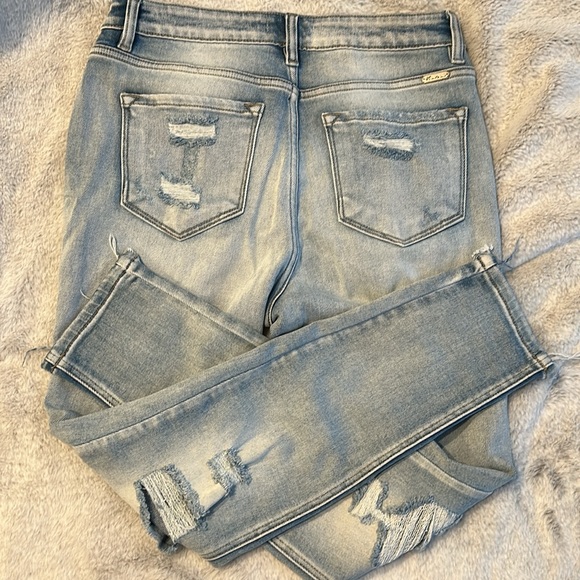 Adorable kan can jeans! High rise just isn’t for my body. Never worn. - Picture 3 of 3